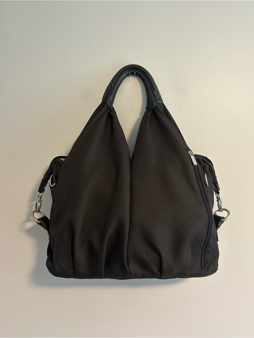 Lassing laessig black neckline large diaper tote bag w change pad & bottle bag